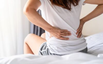 Dolor lumbar al levantarse: por qué te duele más por la mañana y qué hacer para solucionarlo